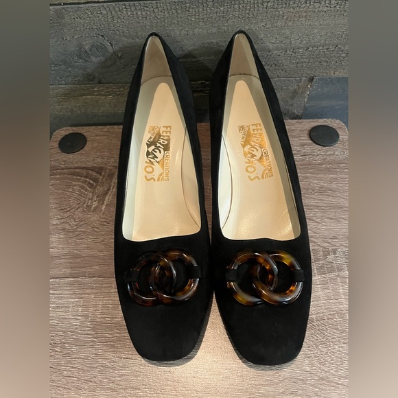 Salvatore Ferragamo Black Suede Pumps with Tortoiseshell Accent Size 9 - Picture 8 of 16